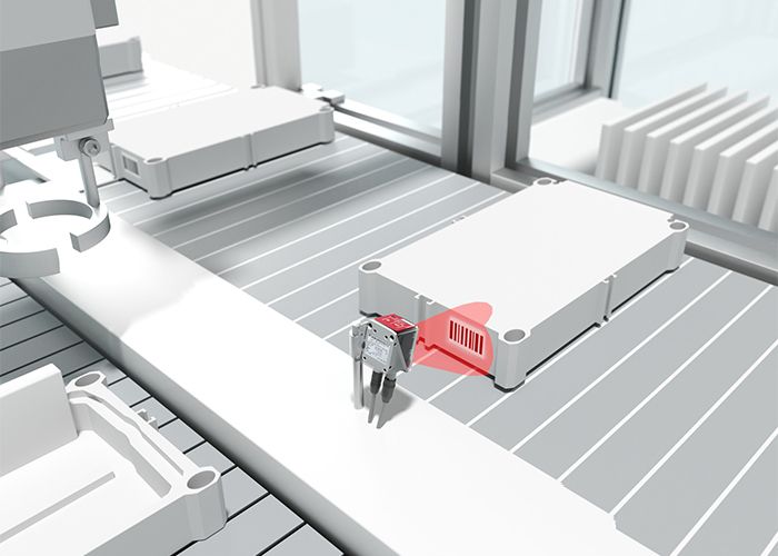 Đọc mã vạch cell pin để truy xuất nguồn gốc — barcode reader Leuze trong sản xuất pin